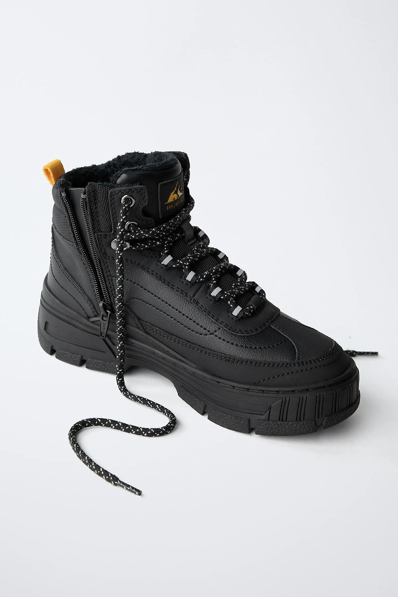 HIKING ANKLE BOOTS
