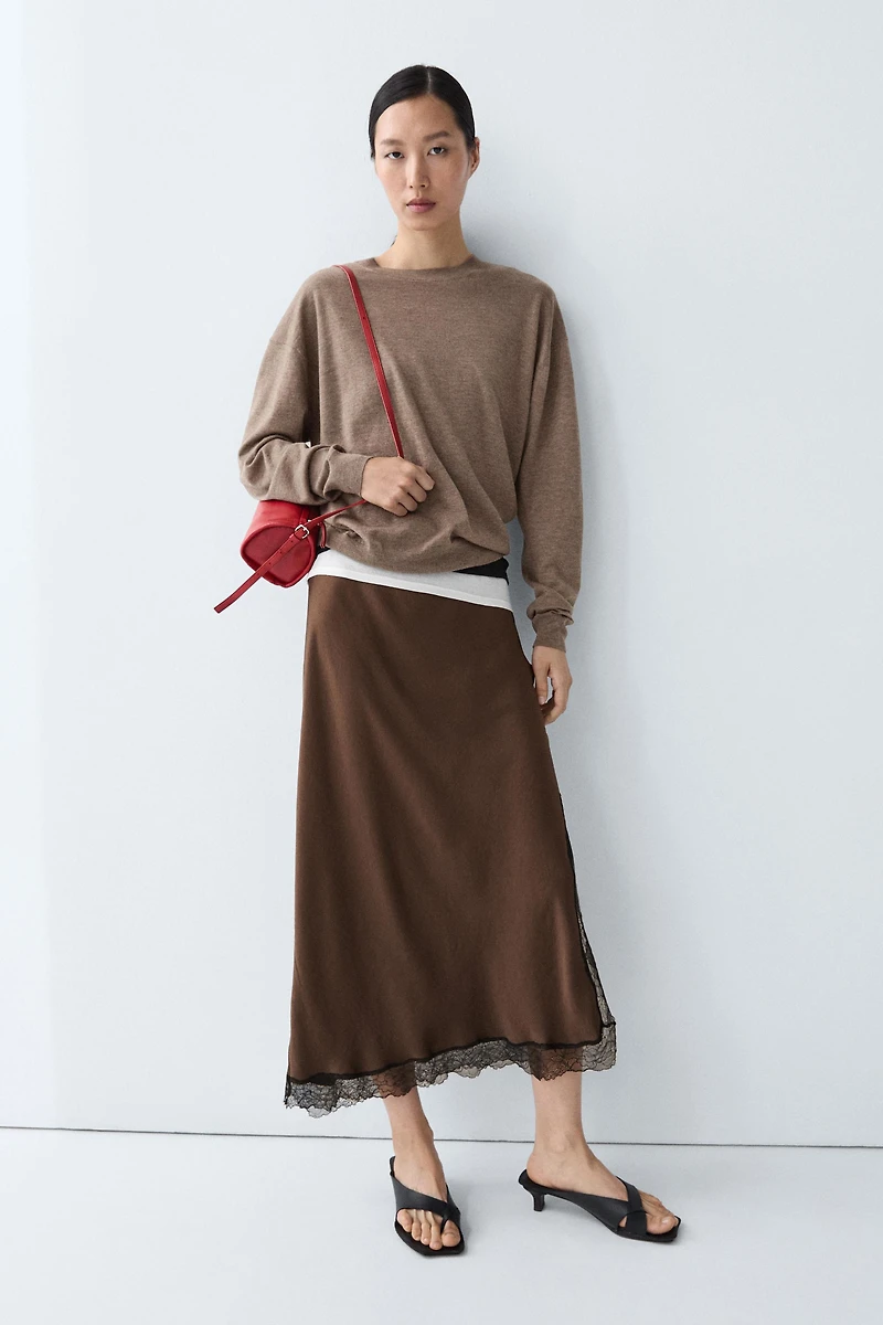 Fine knit round neck sweater