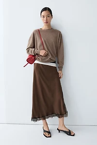 Fine knit round neck sweater
