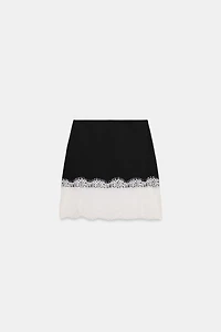 MINI-JUPE BIMATIÈRE EN DENTELLE