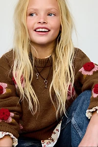 PULL EN MAILLE AVEC FLEURS APPLIQUÉES