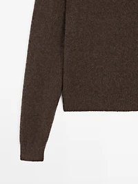 High neck knit sweater with snap buttons