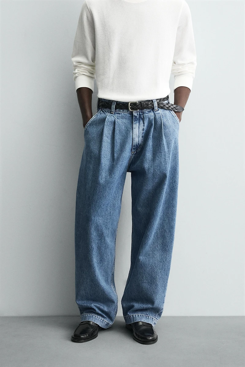 PLEATED WIDE FIT JEANS