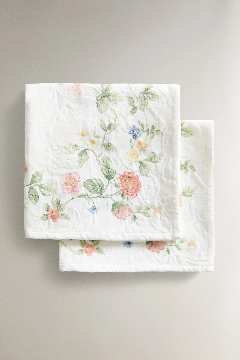 LOT DE 2 SERVIETTES DE TABLE JACQUARD ET IMPRIMÉ FLORAL