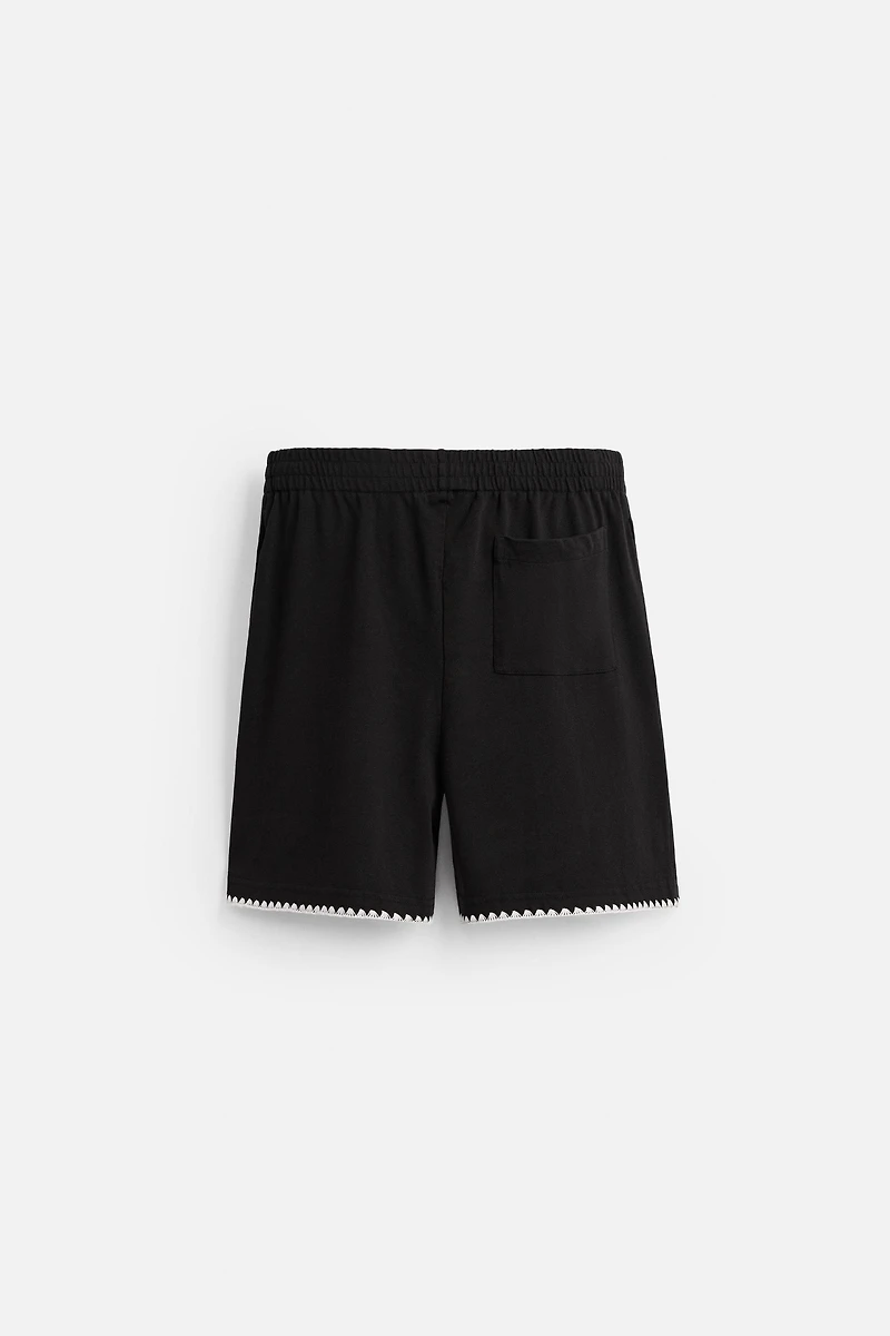 CONTRAST EMBROIDERY SHORTS