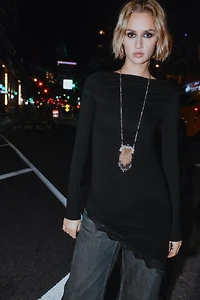 ASYMMETRIC HEM LACE T-SHIRT
