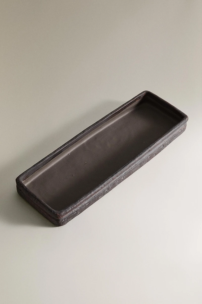 CERAMIC TRAY WITH RECTANGULAR EDGES