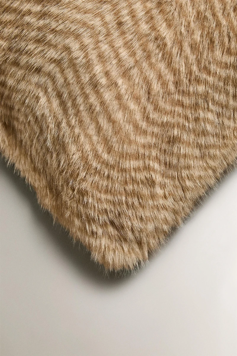 FAUX FUR PILLOW COVER WITH VEIN PRINT