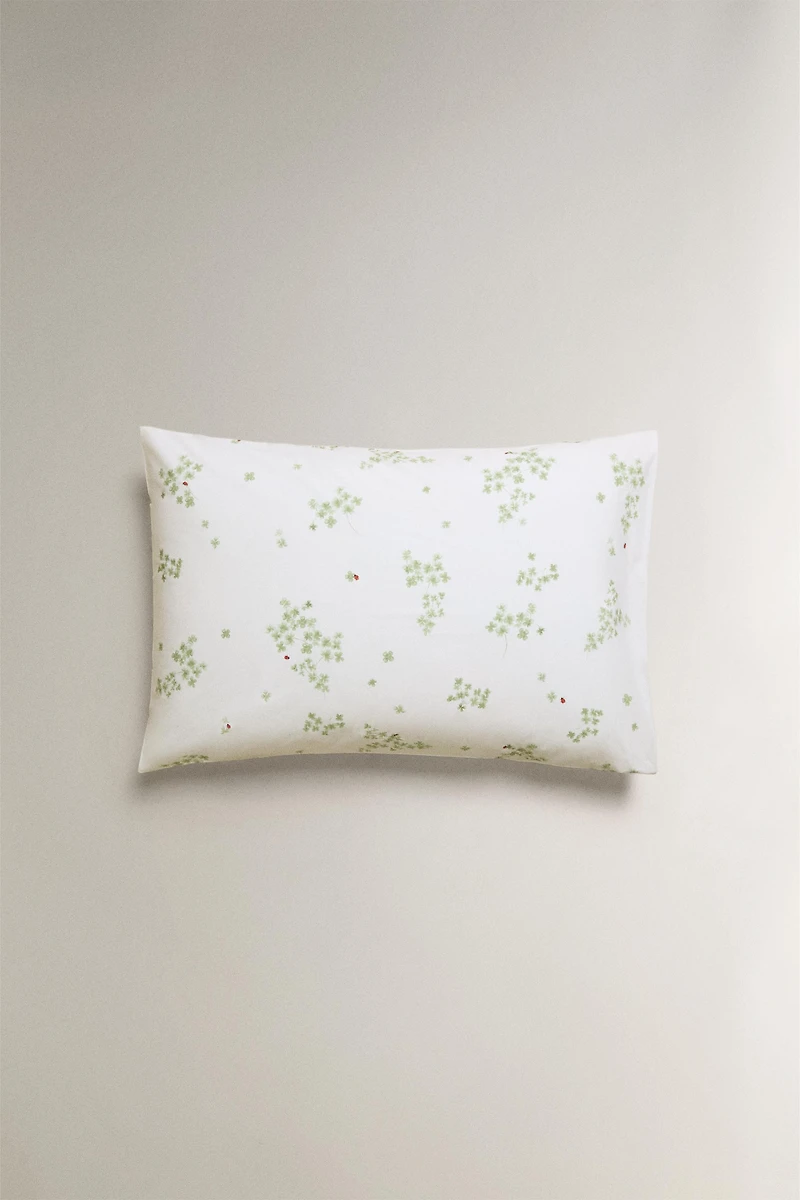 TAIE D'OREILLER PERCALE TRÈFLES ET COCCINELLES