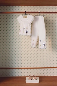 CROSS-STITCH FLORAL TOP