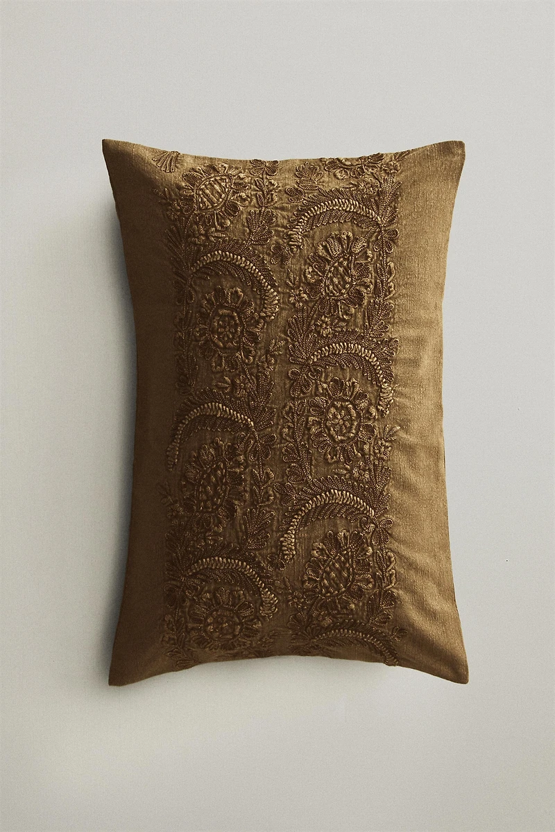 EMBROIDERED CUSHION COVER