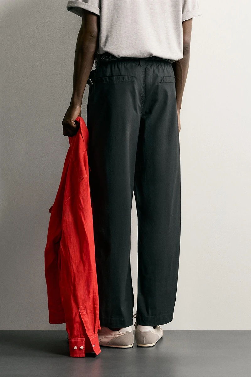 RELAXED FIT PLEATED JOGGER PANTS