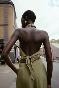 TOP HALTER DÉTAILS NŒUD DOS