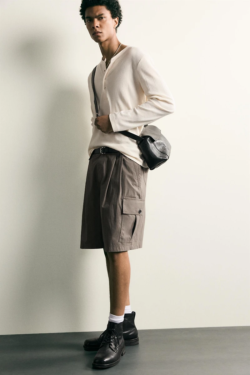 RELAXED FIT PLEATED CARGO SHORTS