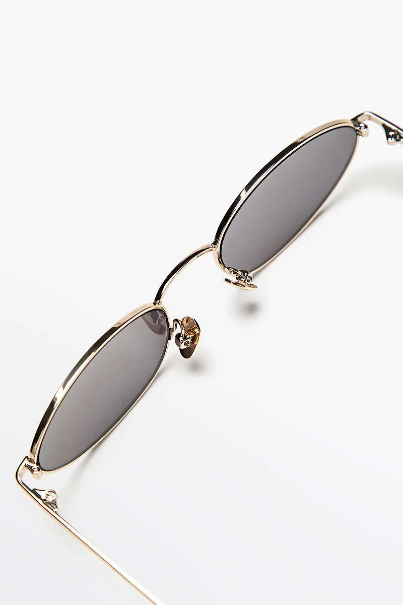 Lunettes de soleil ovales métalliques