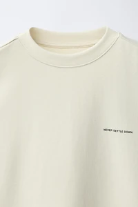 T-SHIRT À INSCRIPTION EN RELIEF MODAL