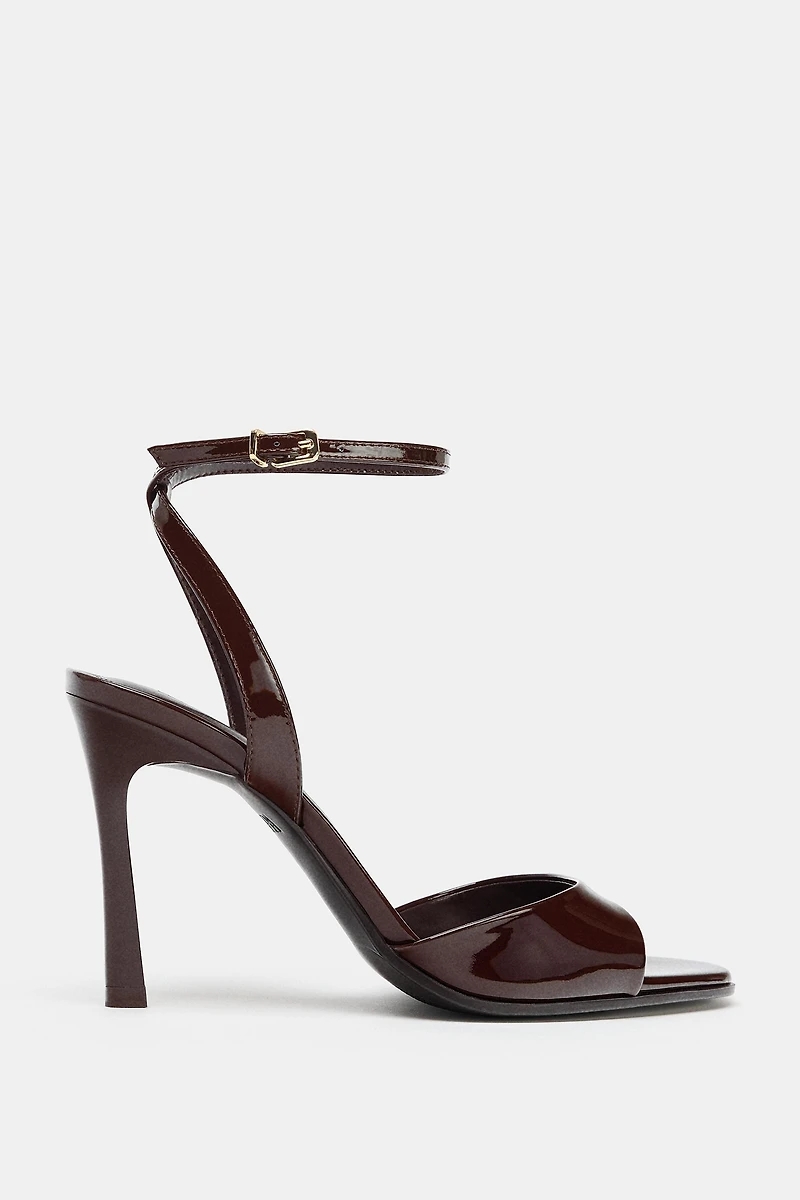SANDALES À TALONS EFFET VERNI