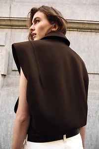 ELASTIC HEM SHOULDER PAD VEST