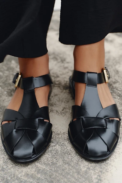 FLAT FISHERMAN SANDALS