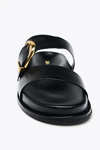 BUCKLE FLAT SANDALS