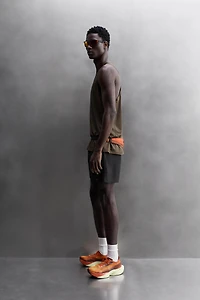 LIGHTWEIGHT RUNNING TANK TOP