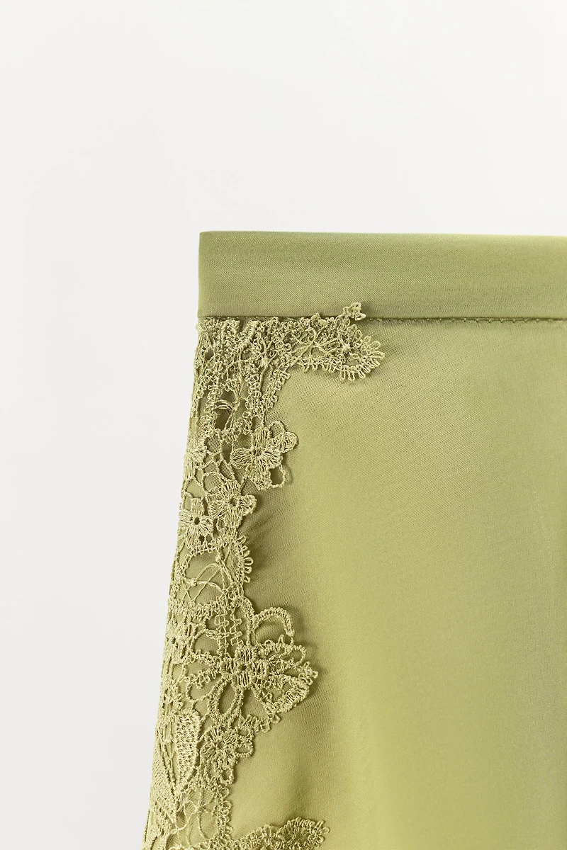 SHORT EN SATIN ET DENTELLE