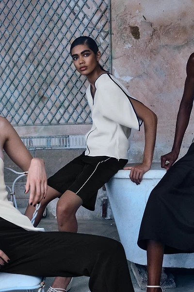 LONG CONTRAST PIPING SHORTS