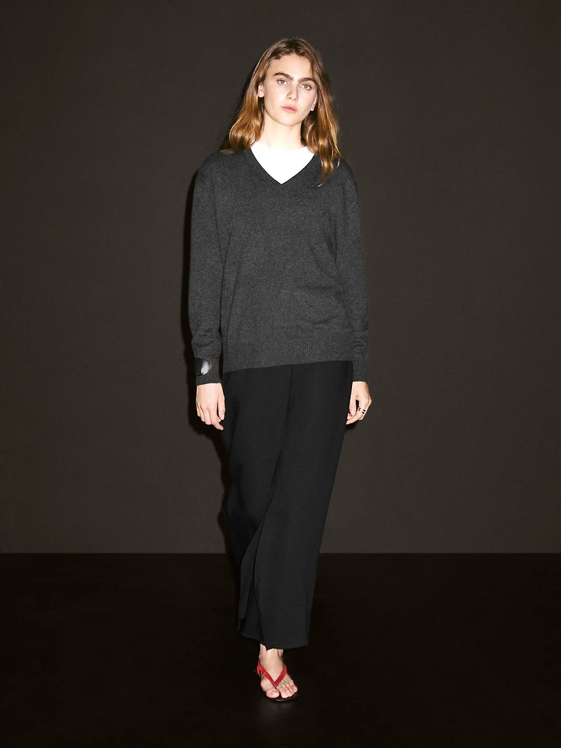 Knit 100% cashmere V-neck sweater