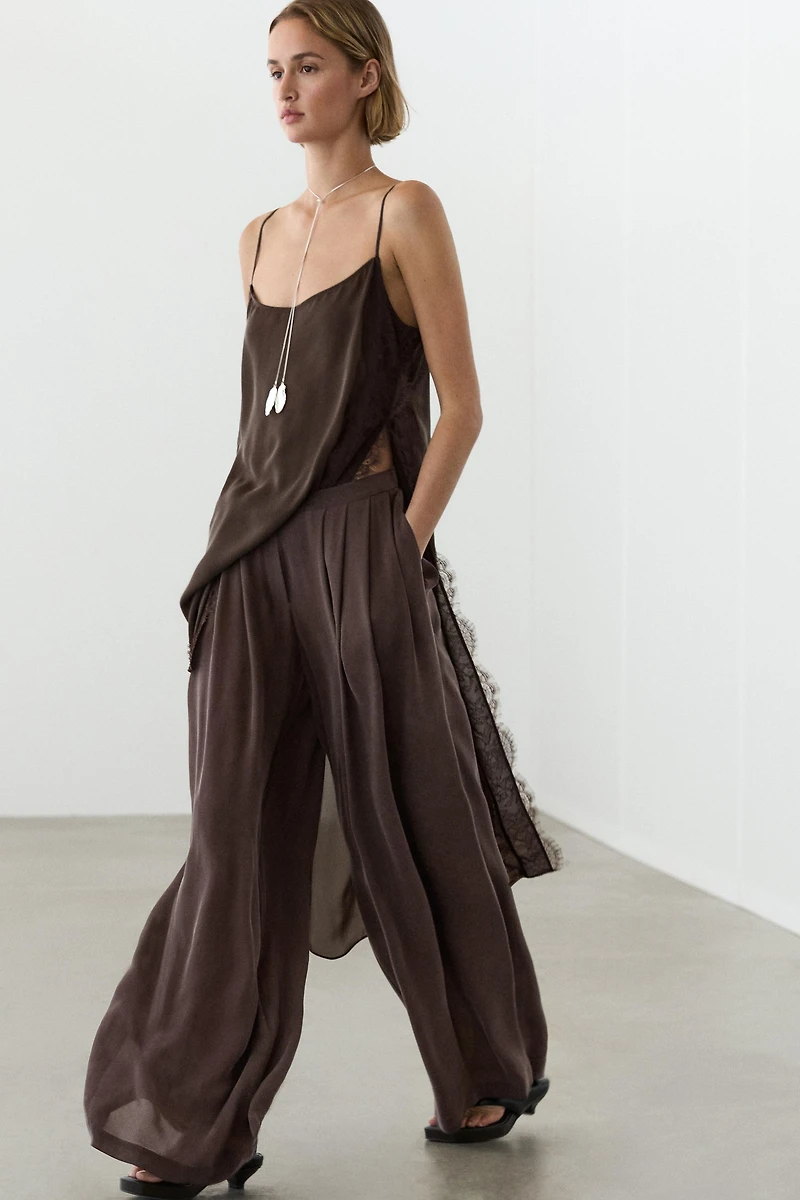 Total look flowing skort