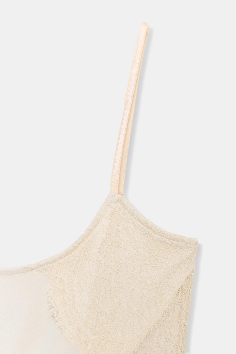 TOP STYLE LINGERIE AVEC DENTELLE