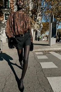 LOW-RISE SKORT WITH BELT