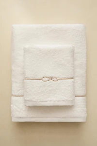 EMBROIDERED BOW BATH TOWEL