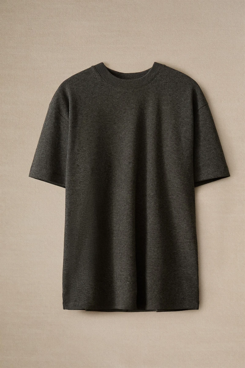 STRAIGHT SHORT SLEEVE T-SHIRT