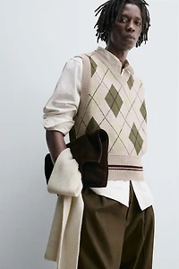 ARGYLE KNIT VEST
