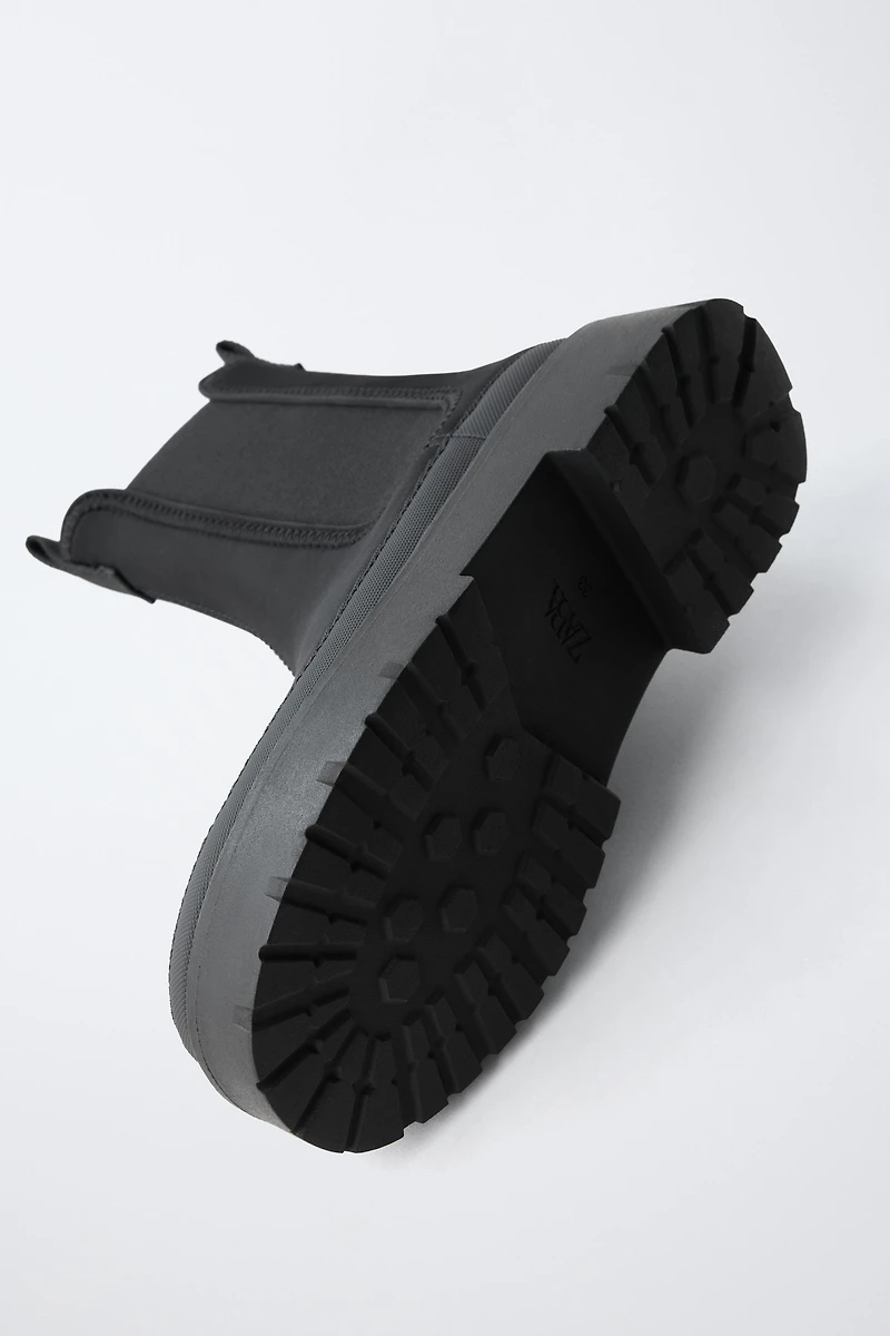 CHELSEA BOOTS