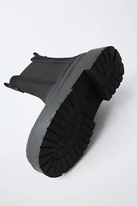 CHELSEA BOOTS