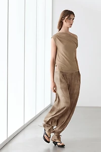 Flowing pants with tie-detail hem