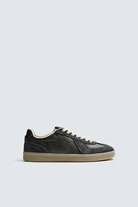RETRO STYLE SNEAKERS