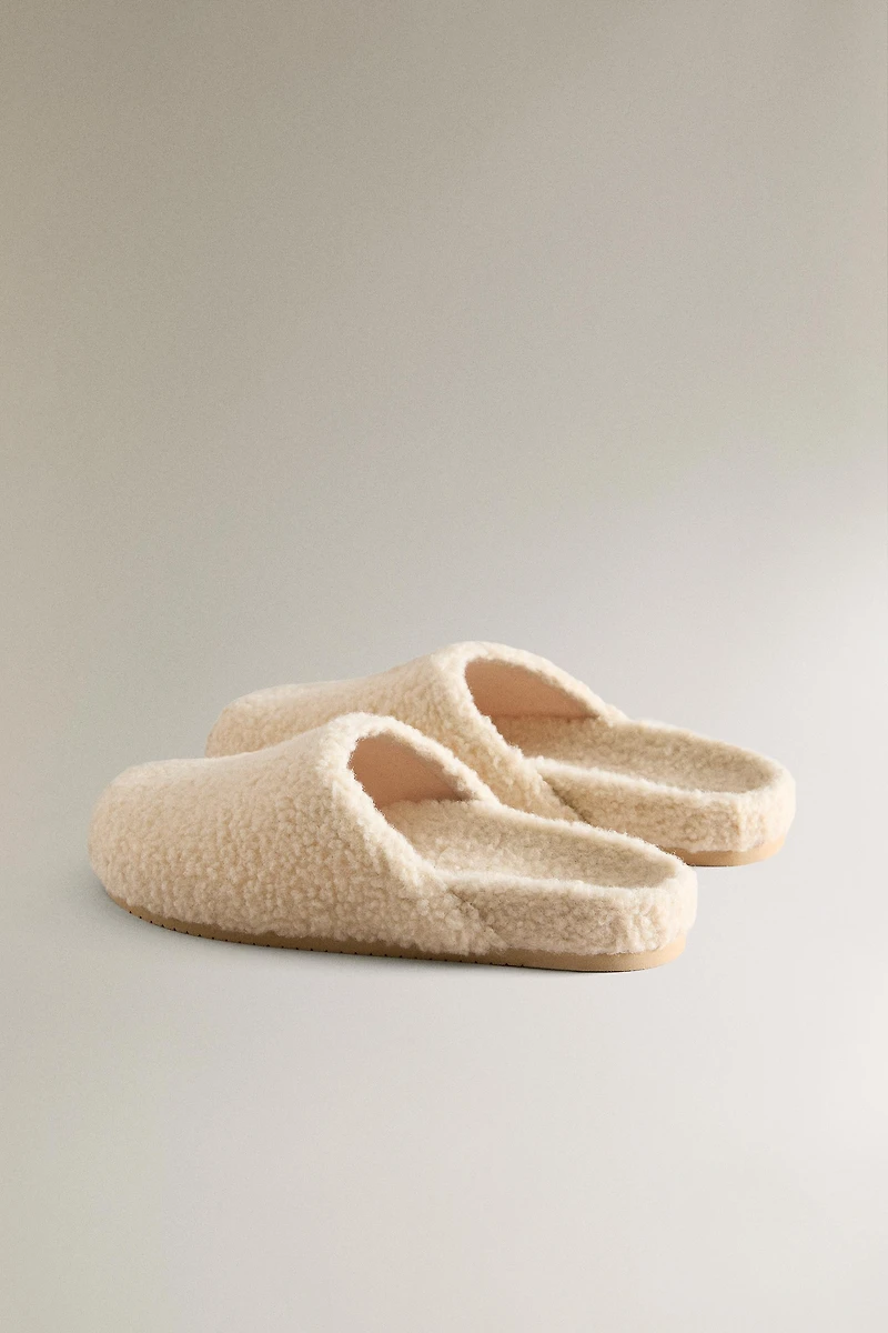 FAUX SHEARLING CLOGS