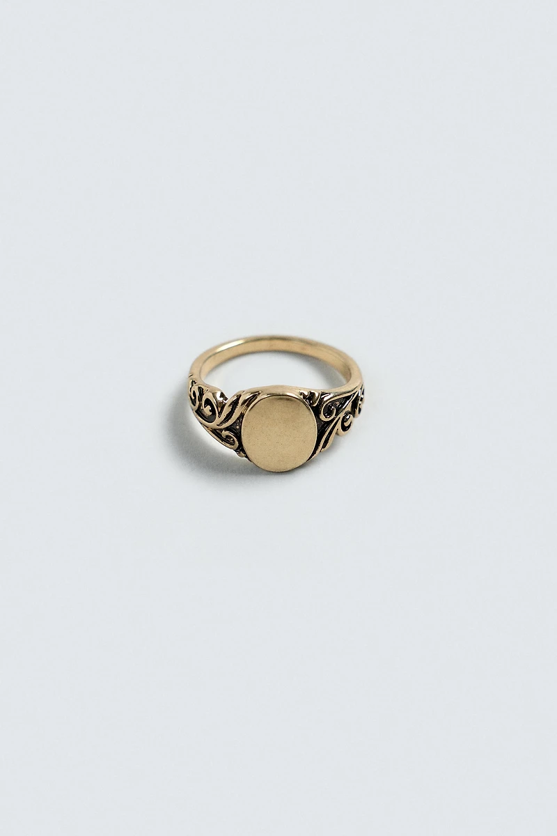 EMBOSSED SIGNET RING