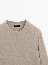 Crew neck knit sweater