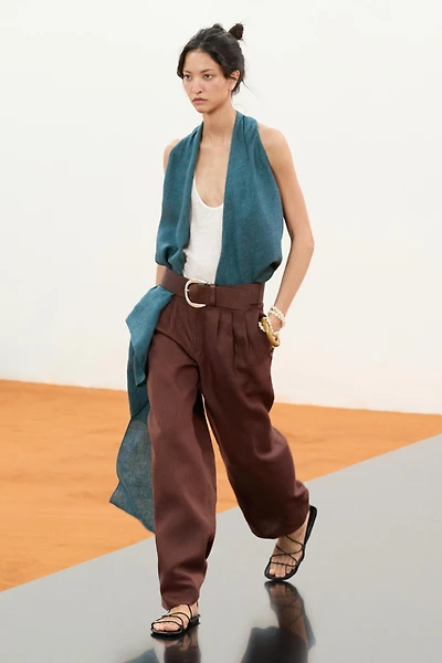 Pleated wide-leg pants