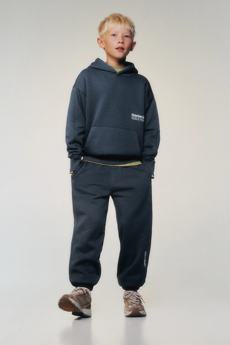HOODIE SWEATSHIRT AND JOGGER PANTS SET
