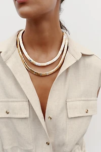 LOT DE 2 COLLIERS ASSORTIS AVEC PIÈCES MÉTALLIQUES