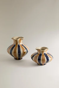 ROUND DECORATIVE CERAMIC VASE