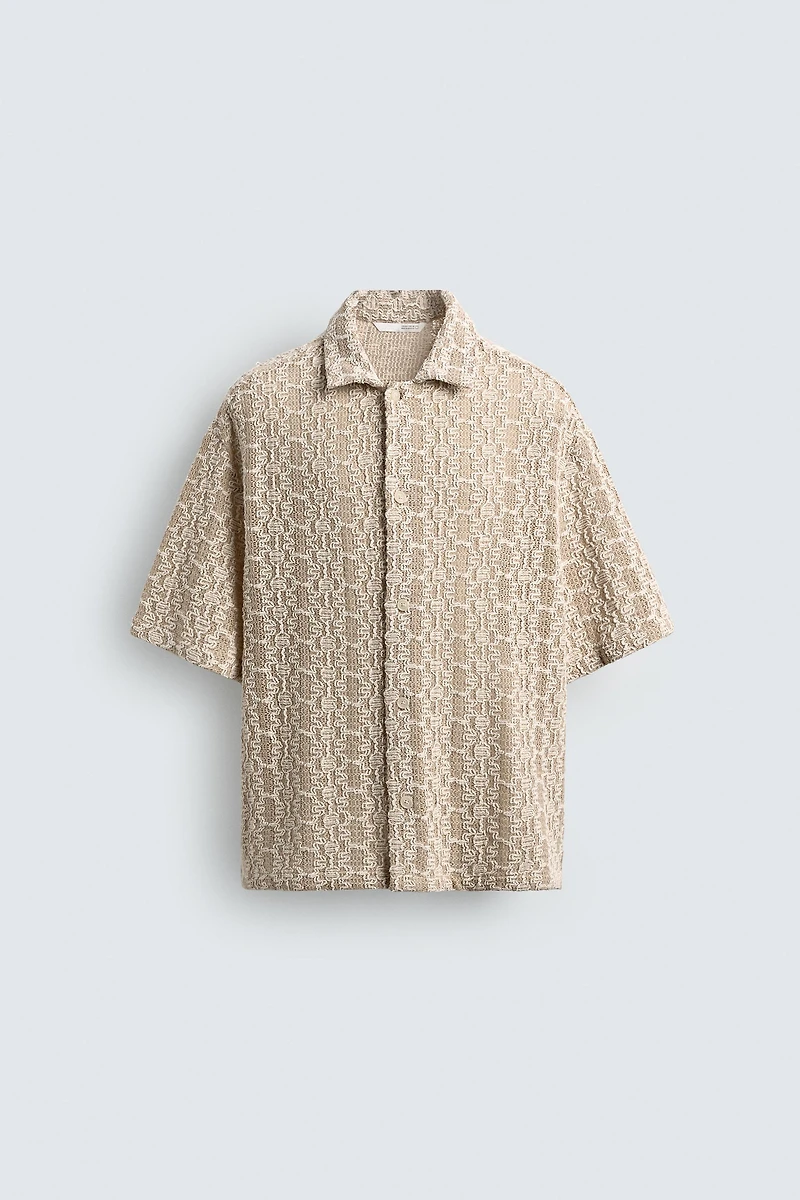CHEMISE STRUCTURÉE EN CROCHET