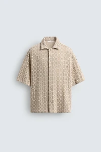 CHEMISE STRUCTURÉE EN CROCHET