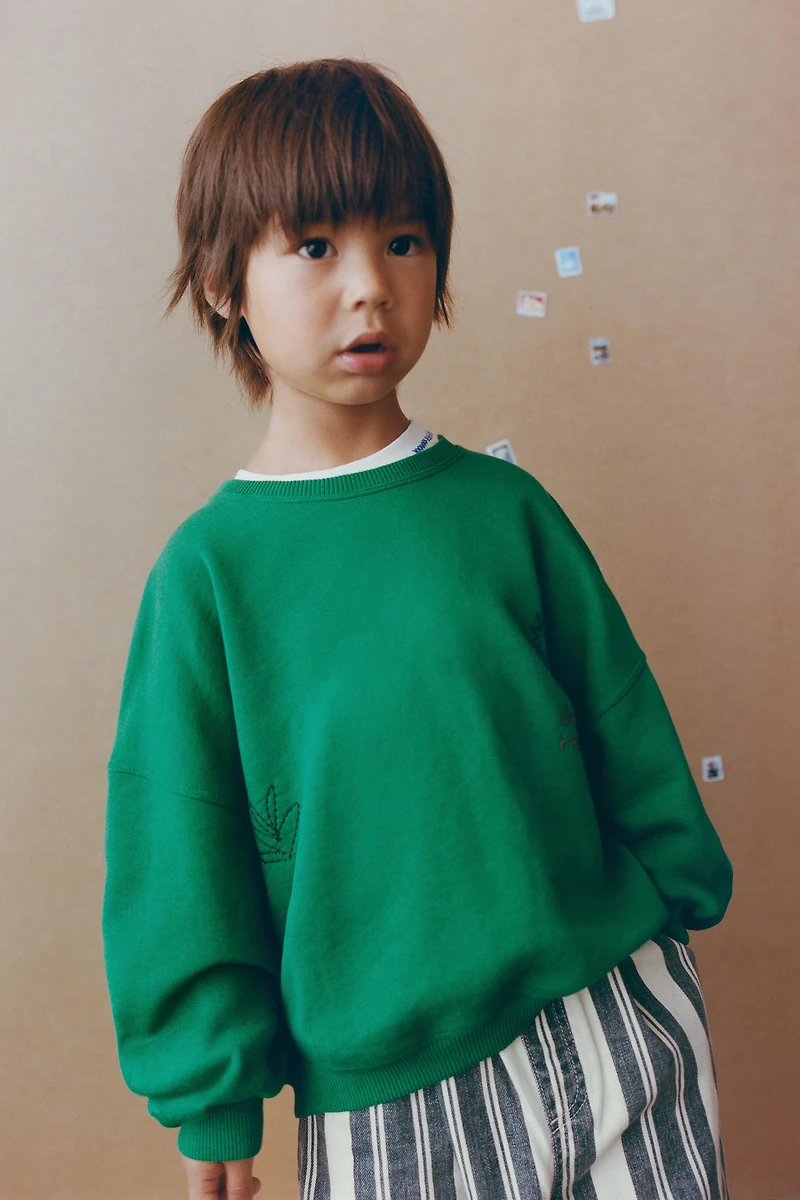 EMBROIDERED SWEATSHIRT