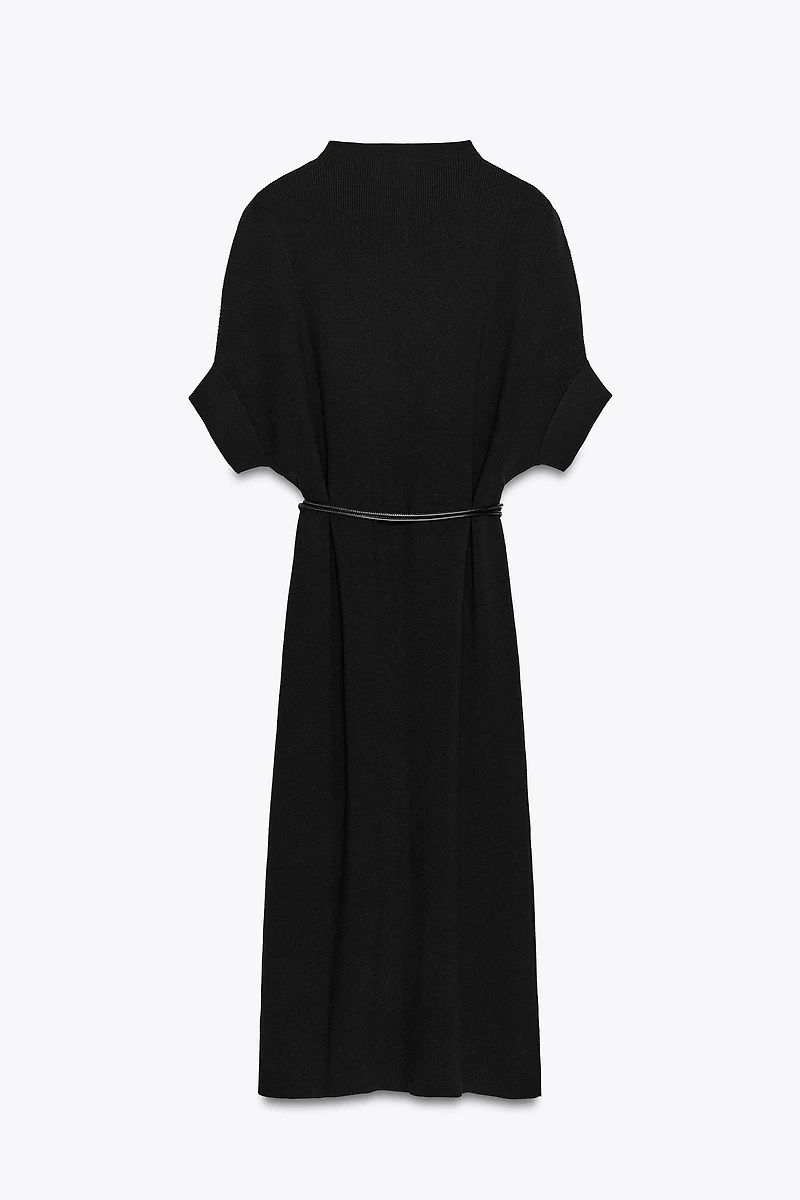 ROBE EN MAILLE AVEC CEINTURE
