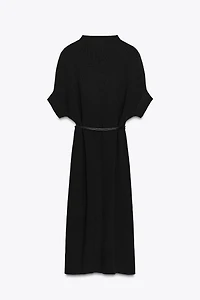 ROBE EN MAILLE AVEC CEINTURE